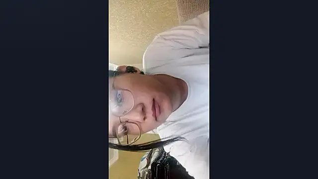 LinneaHyles online show from 11-14-25, 04:22