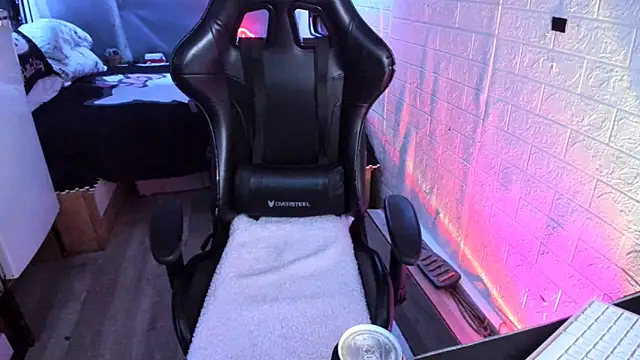 Snapshot of MartesBratty chatting on 02-04-26, 10:26 MartesBratty online show from 02-04-26, 10:26