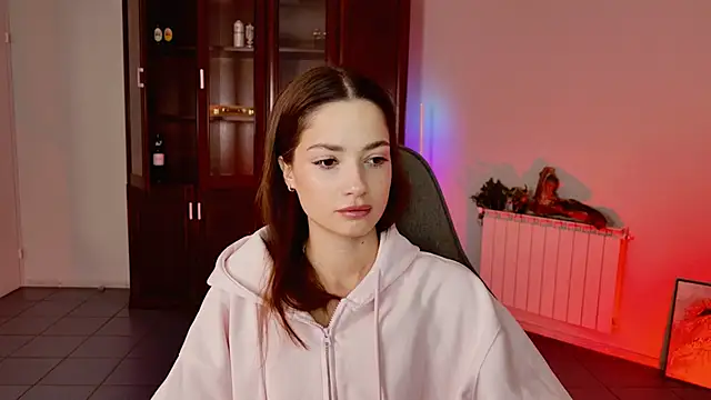 Snapshot of KiraVair chatting on 12-19-25, 10:11 KiraVair online show from 12-19-25, 10:11