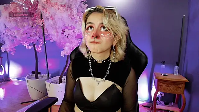 Navier   online show from 11-04-25, 03:22