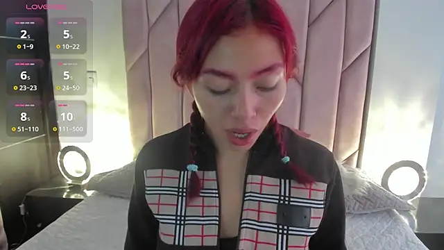 Snapshot of melanie_roux__ chatting on 10-30-25, 12:06 melanie roux online show from 10-30-25, 12:06