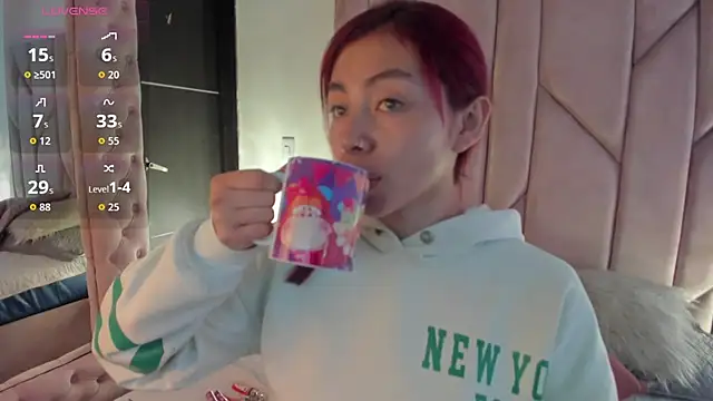 Snapshot of melanie_roux__ chatting on 10-31-25, 12:06 melanie roux online show from 10-31-25, 12:06