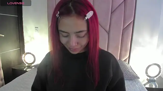 Snapshot of melanie_roux__ chatting on 11-02-25, 12:29 melanie roux online show from 11-02-25, 12:29