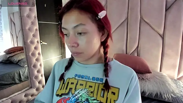 Snapshot of melanie_roux__ chatting on 11-17-25, 12:33 melanie roux online show from 11-17-25, 12:33