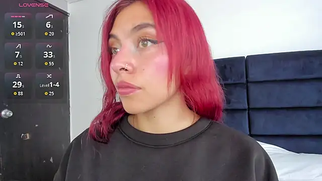 Snapshot of melanie_roux__ chatting on 11-19-25, 12:27 melanie roux online show from 11-19-25, 12:27