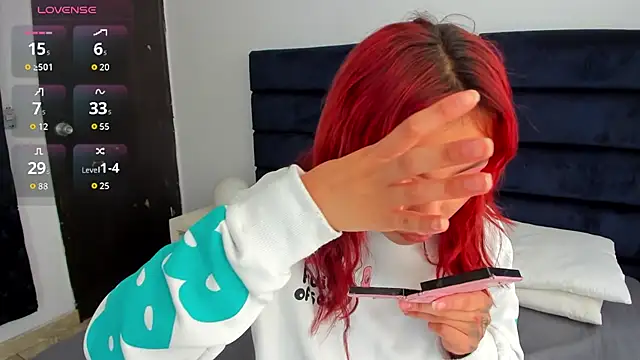 Snapshot of melanie_roux__ chatting on 11-25-25, 12:16 melanie roux online show from 11-25-25, 12:16