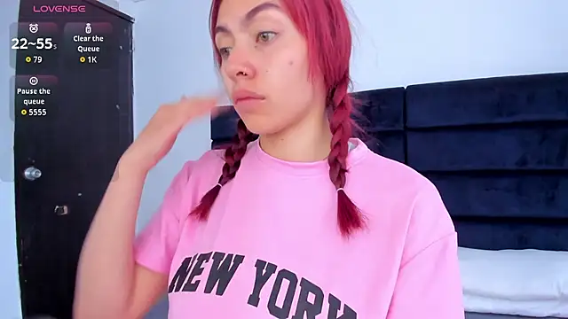 Snapshot of melanie_roux__ chatting on 11-26-25, 12:39 melanie roux online show from 11-26-25, 12:39