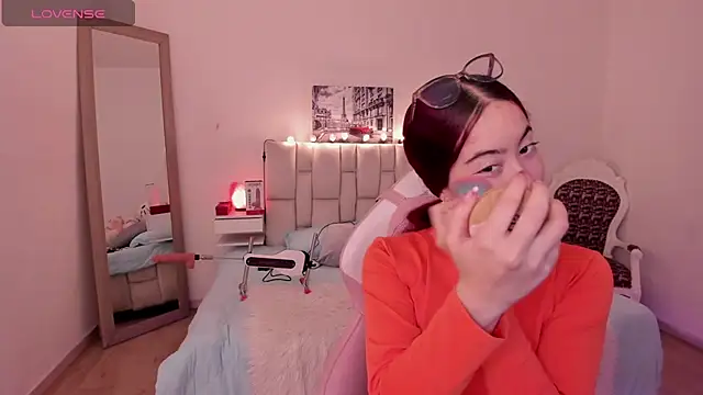 Snapshot of Amaraa_couper1 chatting on 02-18-26, 04:08 Amaraa couper1 online show from 02-18-26, 04:08