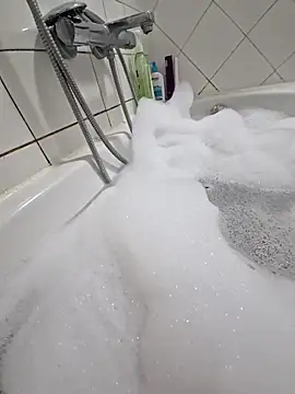 16enes16 online show from 12-18-25, 05:52