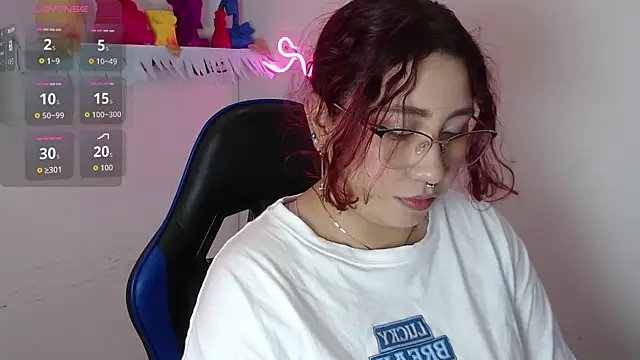 littlee red online show from 11-22-25, 08:19