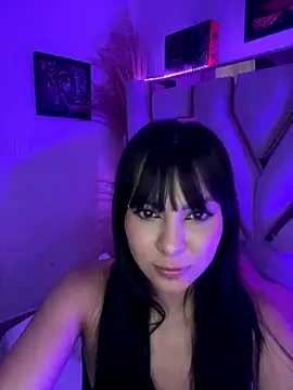 Snapshot of Hanna_Plum chatting on 11-14-25, 04:22 Hanna Plum online show from 11-14-25, 04:22