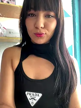 Snapshot of Hanna_Plum chatting on 11-14-25, 05:11 Hanna Plum online show from 11-14-25, 05:11