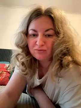 Amelia-Diamond online show from 11-30-25, 09:35