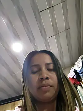 Snapshot of Keren_1-6 chatting on 11-08-25, 10:52 Keren 1-6 online show from 11-08-25, 10:52