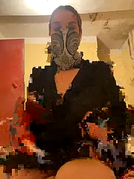 SaraChouchou online show from 10-22-25, 10:20