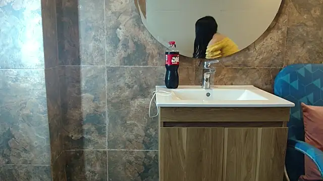 Snapshot of Sweet_sumisive chatting on 11-29-25, 08:45 Sweet sumisive online show from 11-29-25, 08:45