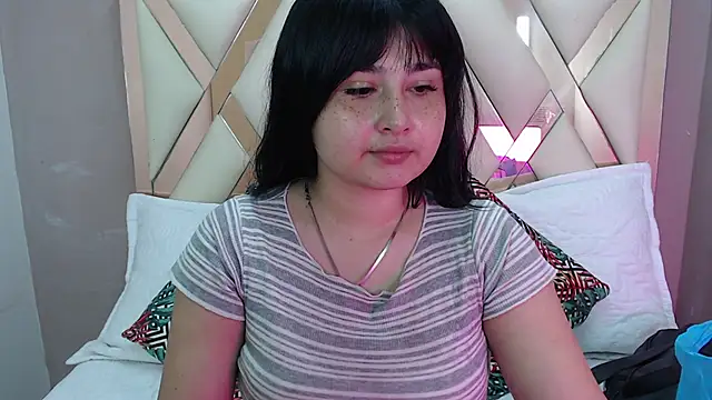 Snapshot of Sweet_sumisive chatting on 12-14-25, 03:50 Sweet sumisive online show from 12-14-25, 03:50