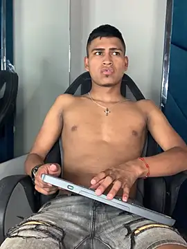 Emiliano Reyes online show from 03-21-26, 03:44