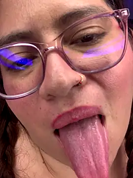 Orianabluee  online show from 11-08-25, 02:01