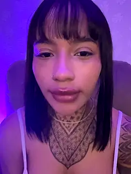 Snapshot of akiira_lee chatting on 01-08-26, 02:25 akiira lee online show from 01-08-26, 02:25