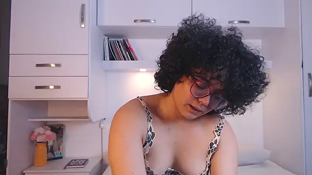 MartiRuis10 online show from 10-20-25, 08:20