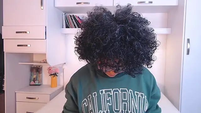 MartiRuis10 online show from 12-16-25, 08:14