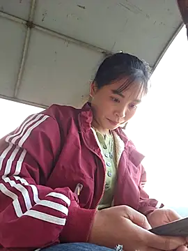 Snapshot of Squirrel-Pear chatting on 11-24-25, 09:53 Squirrel-Pear online show from 11-24-25, 09:53