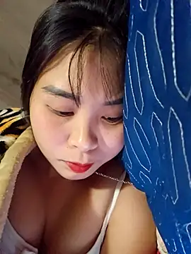 Snapshot of Squirrel-Pear chatting on 12-05-25, 12:58 Squirrel-Pear online show from 12-05-25, 12:58