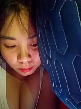 Snapshot of Squirrel-Pear chatting on 12-13-25, 11:54 Squirrel-Pear online show from 12-13-25, 11:54