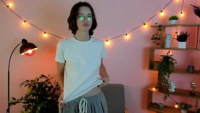 MaiaMimbs online show from 10-23-25, 08:57