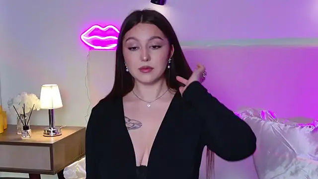 Snapshot of _Tessa_May_ chatting on 10-31-25, 09:27 Tessa May online show from 10-31-25, 09:27