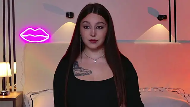 Snapshot of _Tessa_May_ chatting on 11-13-25, 12:20 Tessa May online show from 11-13-25, 12:20