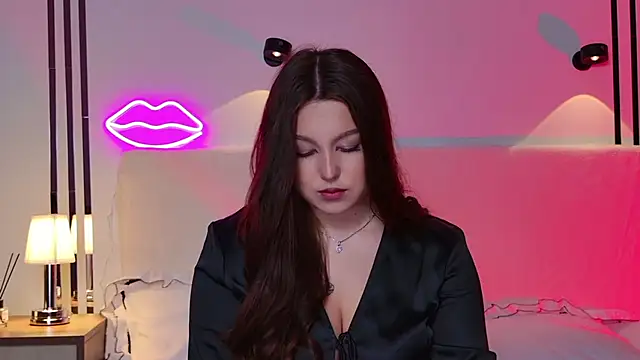 Snapshot of _Tessa_May_ chatting on 11-21-25, 12:10 Tessa May online show from 11-21-25, 12:10