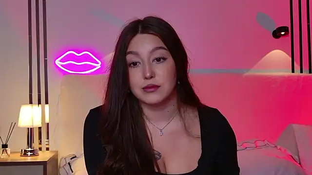 Snapshot of _Tessa_May_ chatting on 11-21-25, 10:41 Tessa May online show from 11-21-25, 10:41