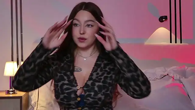 Snapshot of _Tessa_May_ chatting on 11-30-25, 12:14 Tessa May online show from 11-30-25, 12:14