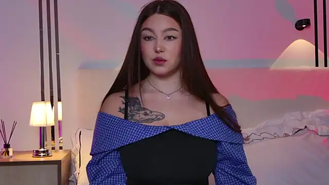 Snapshot of _Tessa_May_ chatting on 12-01-25, 12:15 Tessa May online show from 12-01-25, 12:15