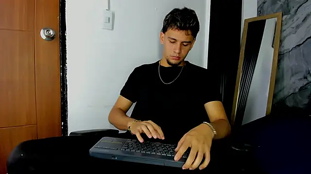 Alan-Smith1 online show from 12-16-25, 08:25