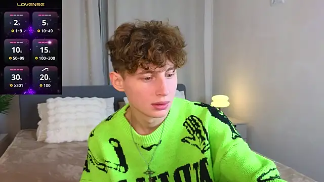 Snapshot of crisp1n chatting on 10-22-25, 03:12 crisp1n online show from 10-22-25, 03:12