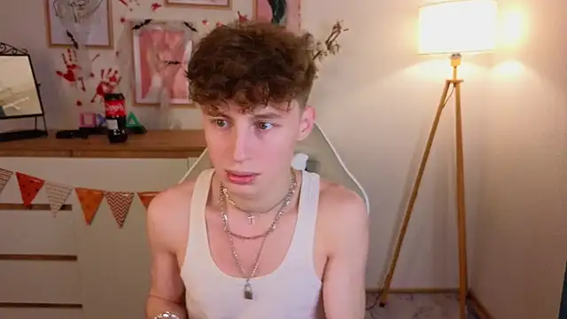 Snapshot of crisp1n chatting on 10-24-25, 02:46 crisp1n online show from 10-24-25, 02:46