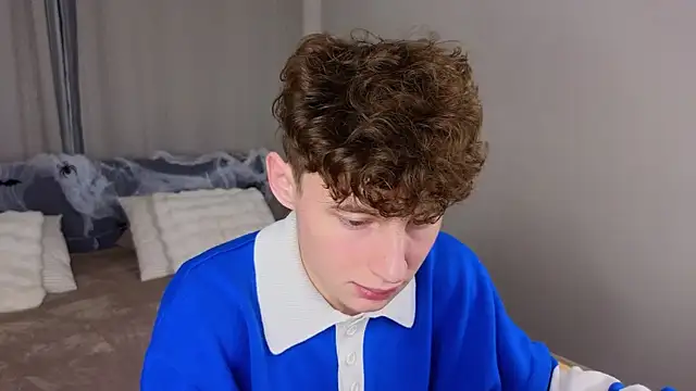 Snapshot of crisp1n chatting on 11-05-25, 03:01 crisp1n online show from 11-05-25, 03:01