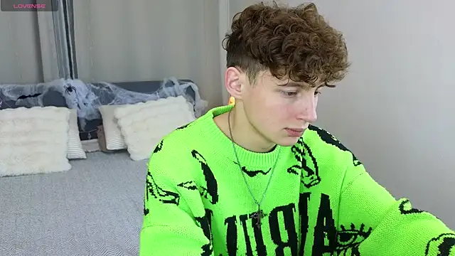 Snapshot of crisp1n chatting on 11-08-25, 03:12 crisp1n online show from 11-08-25, 03:12