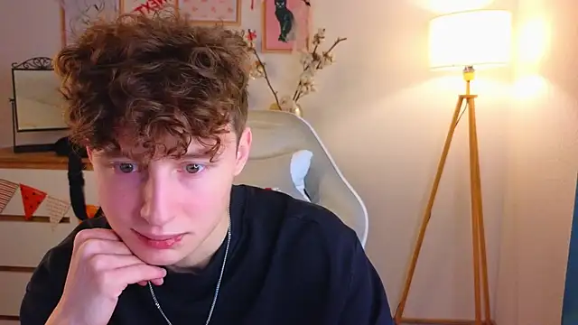 Snapshot of crisp1n chatting on 11-11-25, 03:01 crisp1n online show from 11-11-25, 03:01