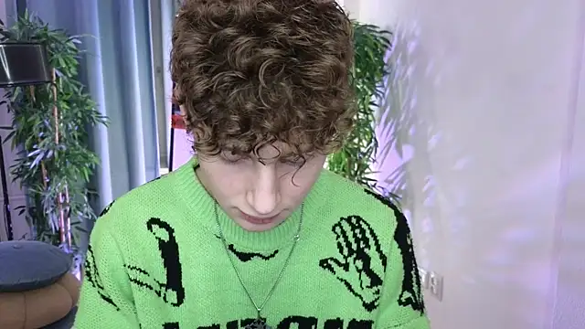 Snapshot of crisp1n chatting on 11-13-25, 03:55 crisp1n online show from 11-13-25, 03:55