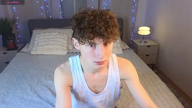 Snapshot of crisp1n chatting on 11-21-25, 02:49 crisp1n online show from 11-21-25, 02:49