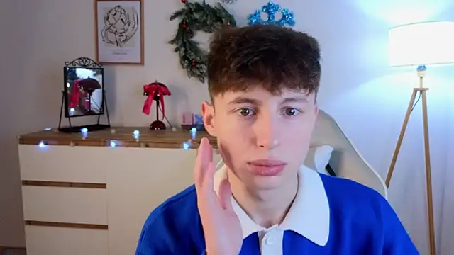 Snapshot of crisp1n chatting on 12-14-25, 03:06 crisp1n online show from 12-14-25, 03:06