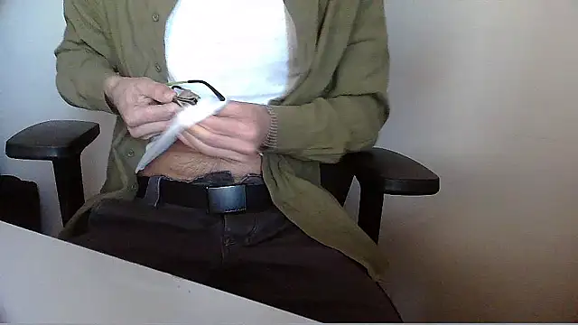 Snapshot of topg84 chatting on 05-17-26, 02:13 topg84 online show from 05-17-26, 02:13