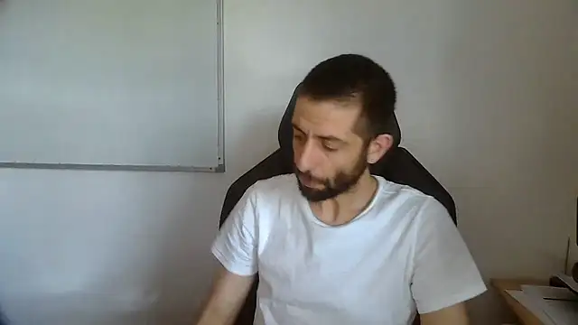 Snapshot of topg84 chatting on 06-19-26, 03:38 topg84 online show from 06-19-26, 03:38