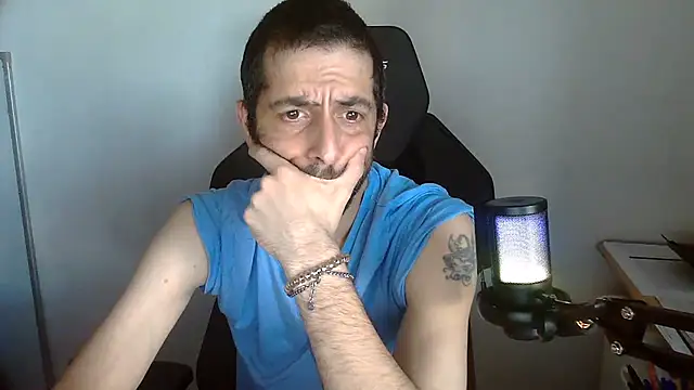 Snapshot of topg84 chatting on 07-12-26, 05:37 topg84 online show from 07-12-26, 05:37