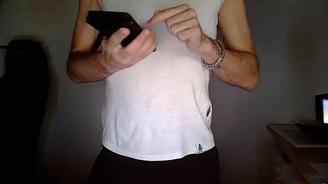 Snapshot of topg84 chatting on 07-18-26, 02:21 topg84 online show from 07-18-26, 02:21