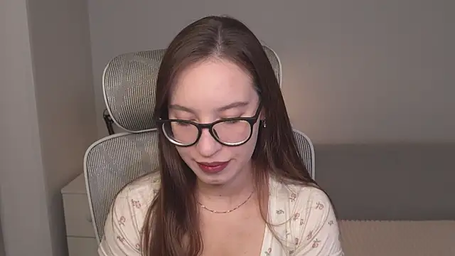 Snapshot of WhyEmmyCry chatting on 06-10-26, 05:28 WhyEmmyCry online show from 06-10-26, 05:28